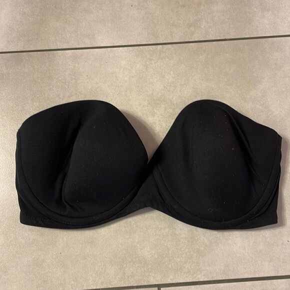 𝅺victoria Secrets woman’s black strapless bra - Picture 1 of 10